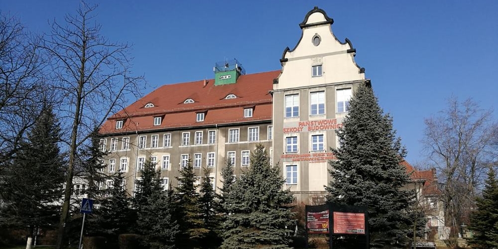 ŁATWY DOJAZD I BEZPŁATNY PARKING